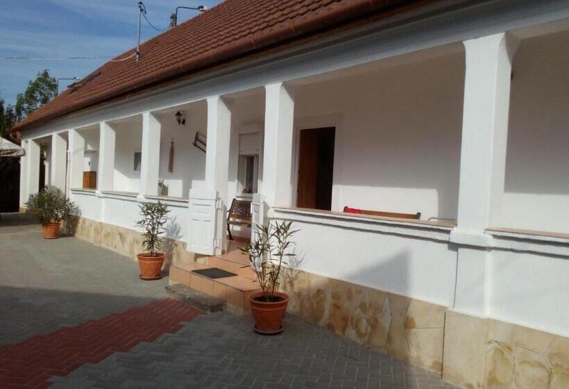 Пансион Nosztalgia Vendégház