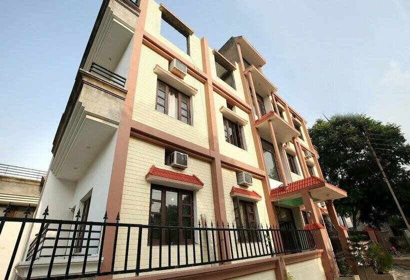 Пансион Satyam Home Stay By Oyo Rooms