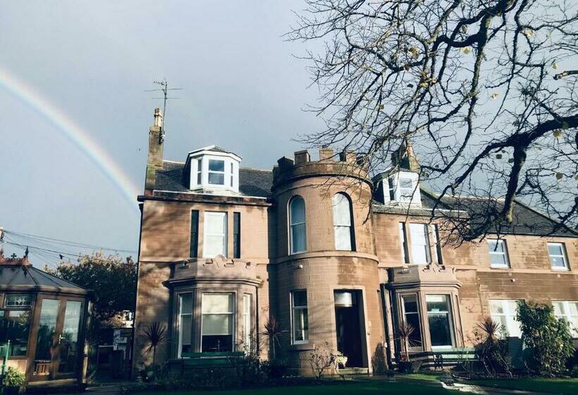 Пансион The Limes Guest House