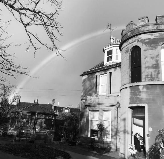 Пансион The Limes Guest House