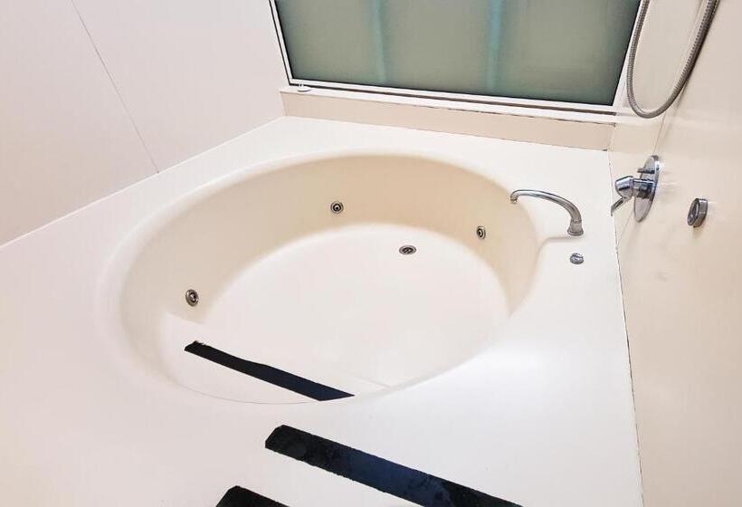 Tiki Hotel Apartments Surfers Paradise