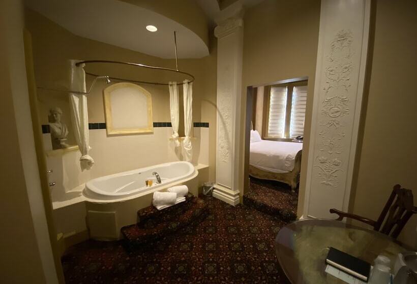 Chateau Avalon Hotel & Spa