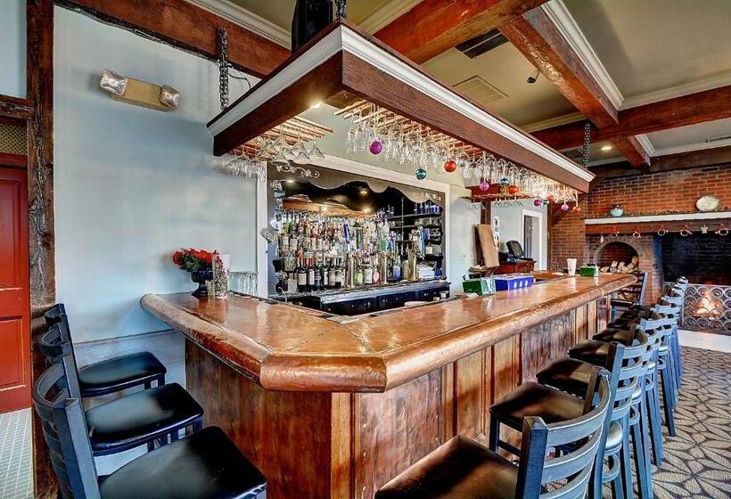 Colonial Motel And Spa