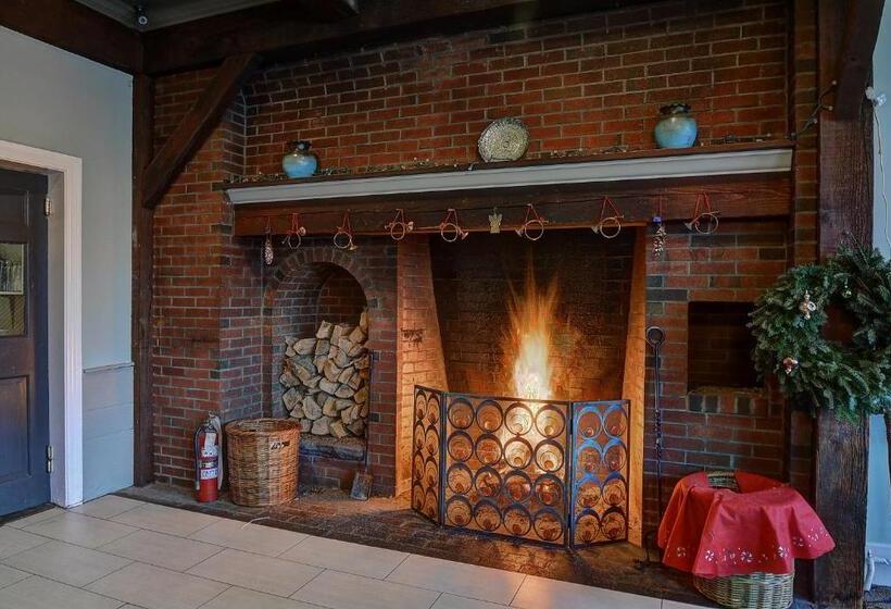 Colonial Motel And Spa