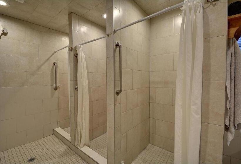 Colonial Motel And Spa