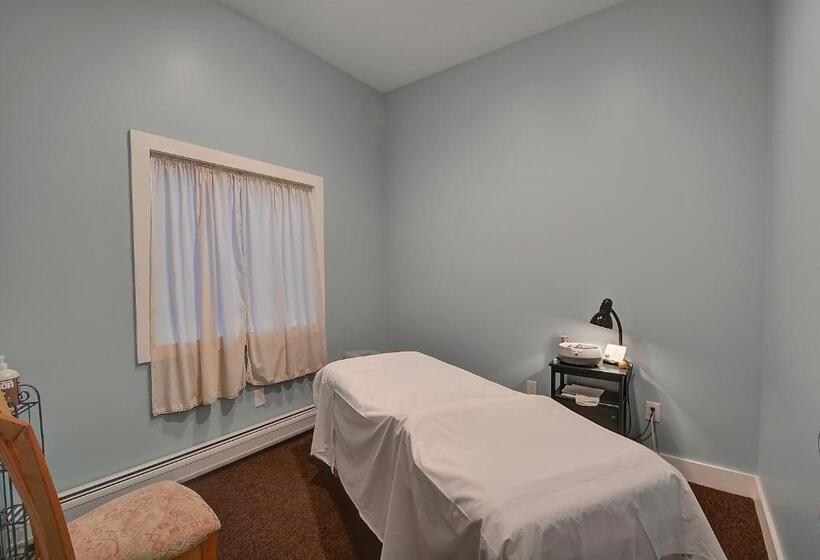 Colonial Motel And Spa