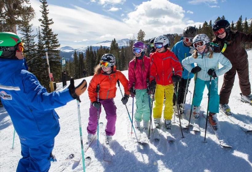 ホテル 3 Peaks Lodge