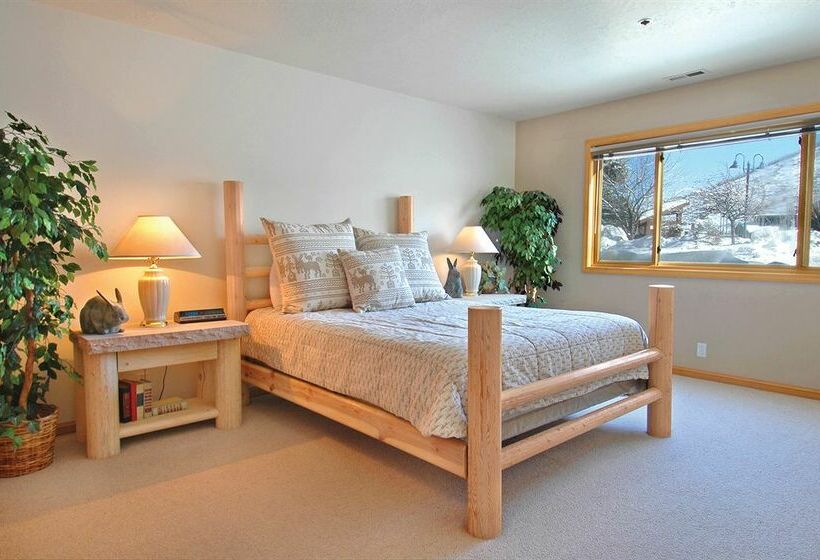 בית מלון כפרי All Seasons Condominiums