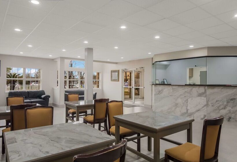 هتل Americas Best Value Inn And Suites Lake Charles