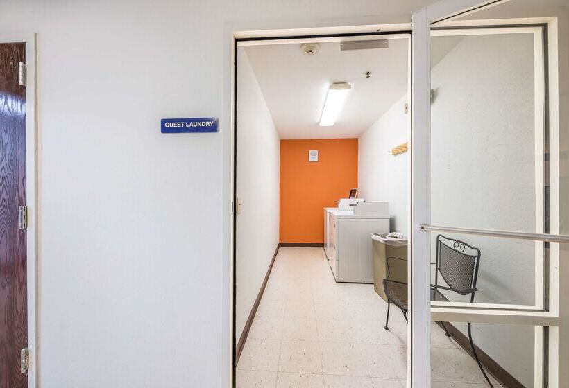 בית מלון כפרי Americas Best Value Inn & Suites Brunswick