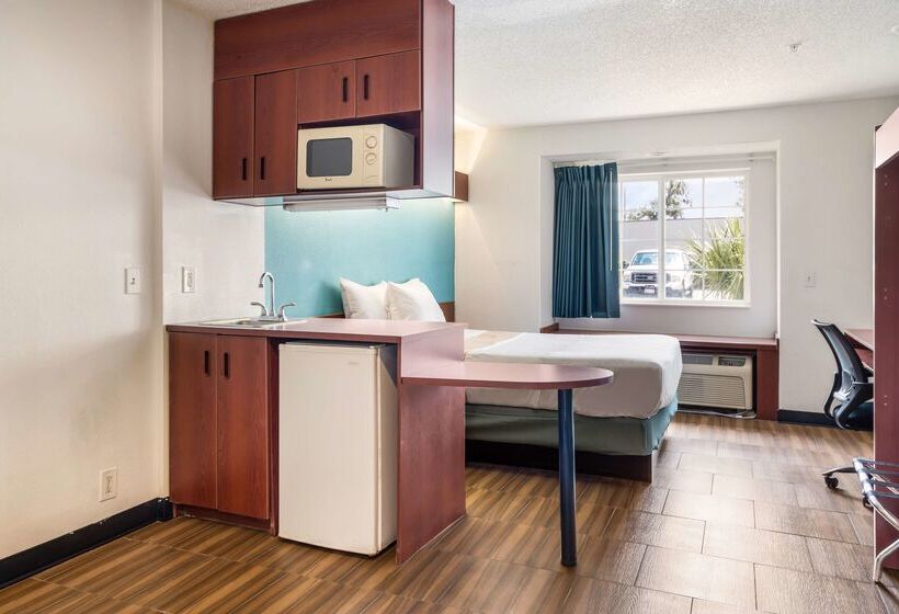 בית מלון כפרי Americas Best Value Inn & Suites Brunswick