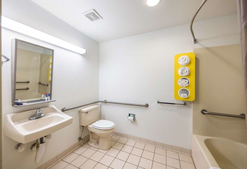 בית מלון כפרי Americas Best Value Inn & Suites Brunswick