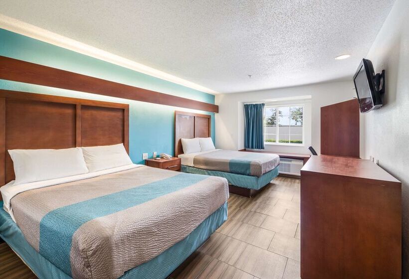 בית מלון כפרי Americas Best Value Inn & Suites Brunswick