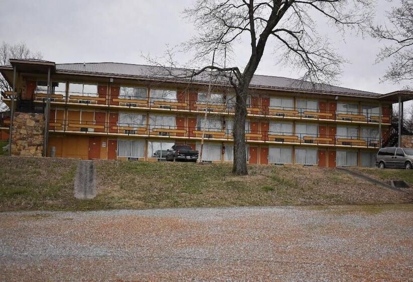 فندق Amerivu Inn & Suites   Gilbertsville