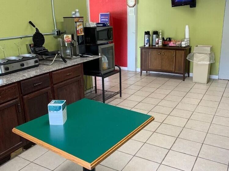 فندق Amerivu Inn & Suites   Gilbertsville