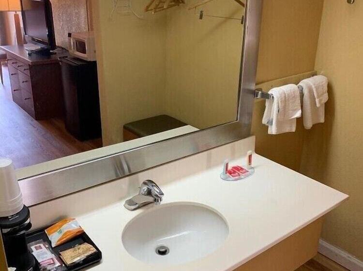 فندق Amerivu Inn & Suites   Gilbertsville