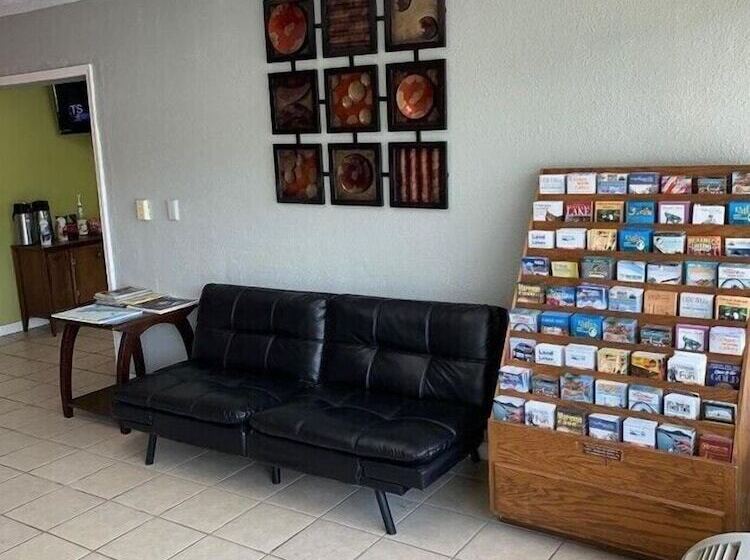 فندق Amerivu Inn & Suites   Gilbertsville