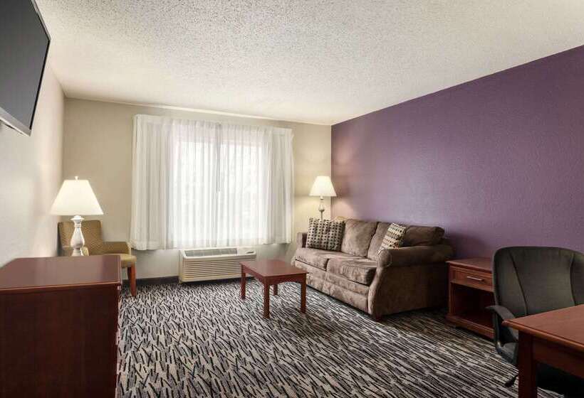 فندق Baymont By Wyndham Springfield I44