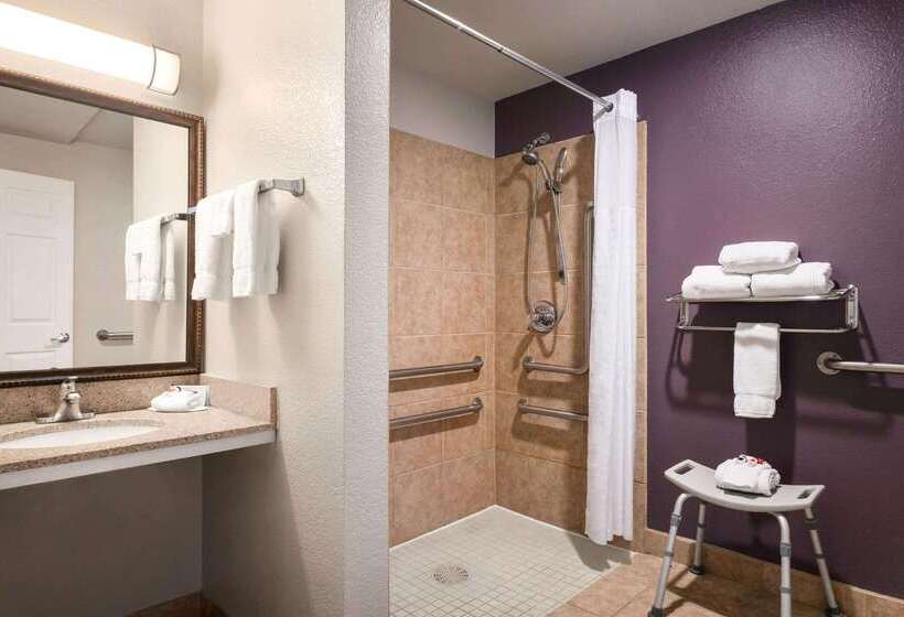 فندق Baymont By Wyndham Springfield I44