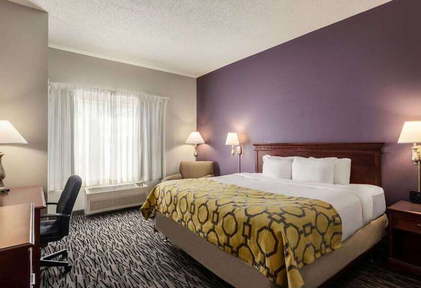 هتل Baymont By Wyndham Springfield I44