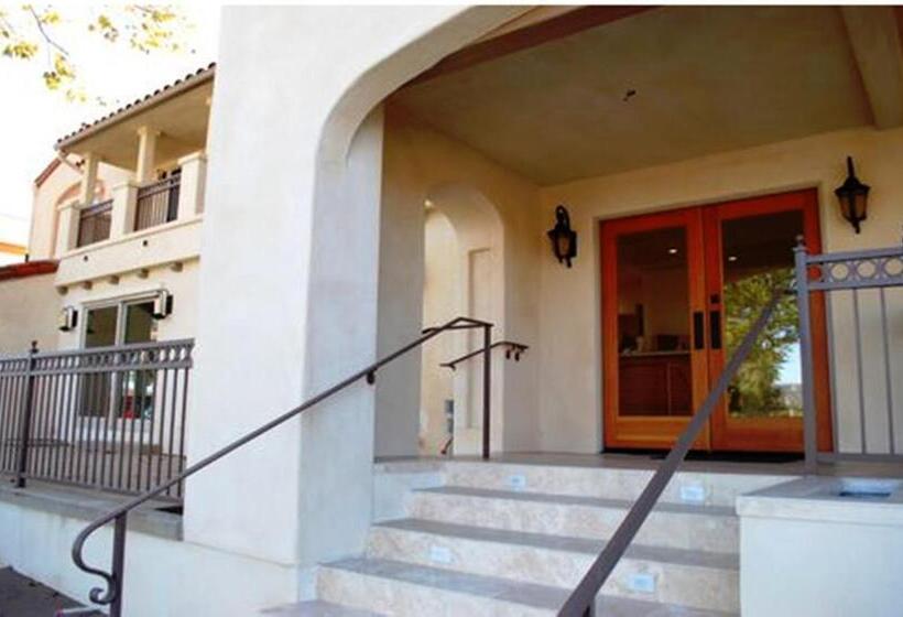 هتل Bella Capri Inn And Suites