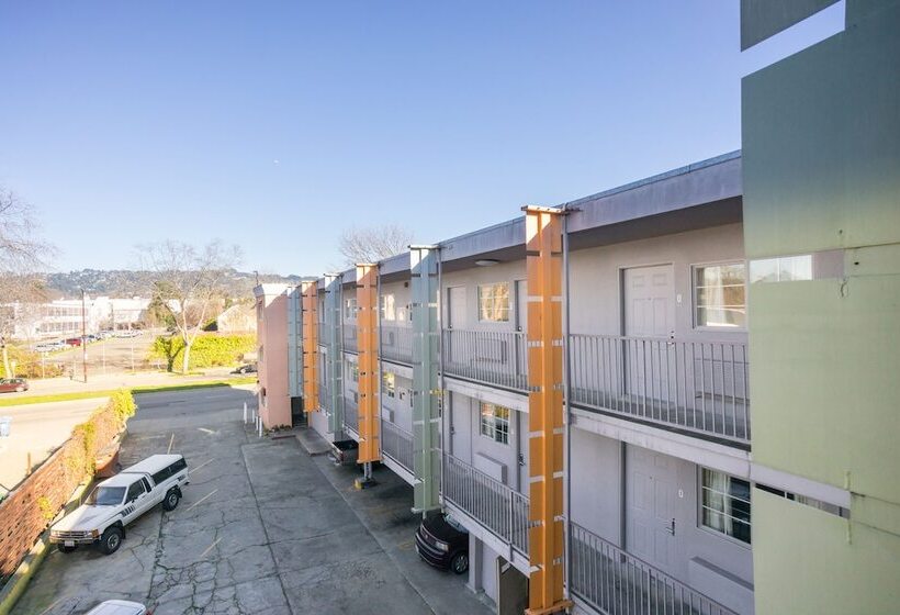 فندق Berkeley Inn