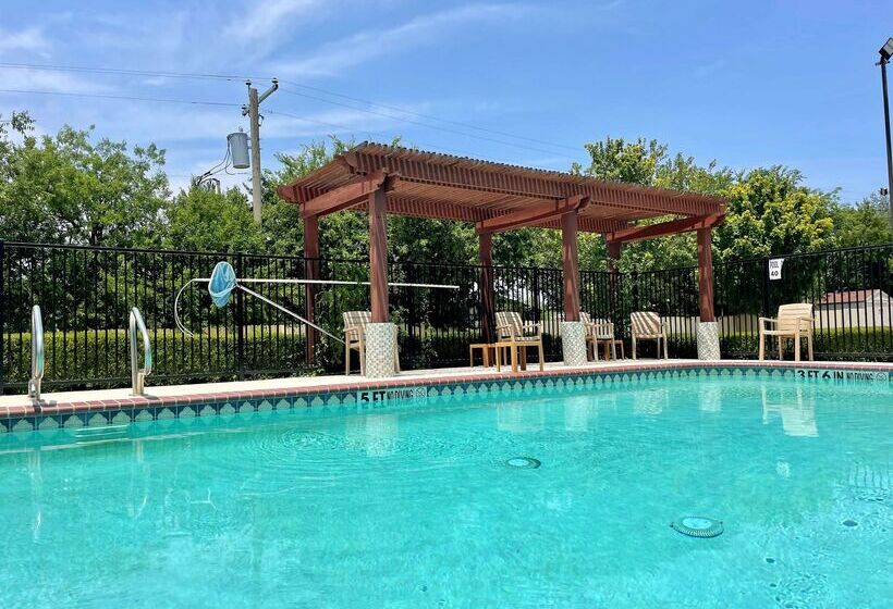 Отель Best Western Roanoke Inn & Suites