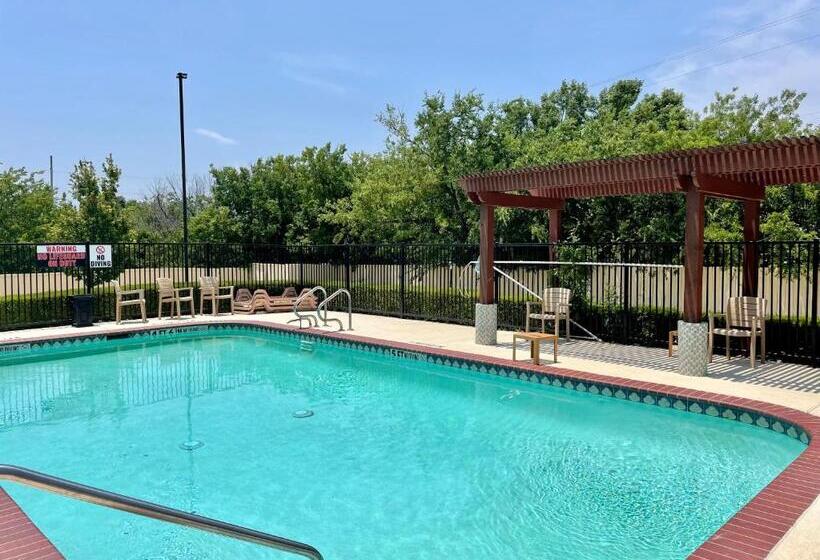 בית מלון כפרי Best Western Roanoke Inn & Suites