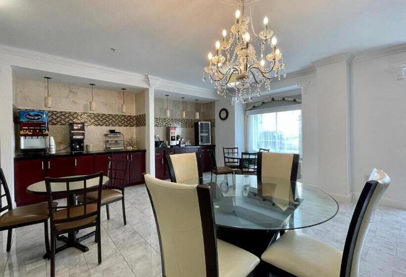 בית מלון כפרי Best Western Roanoke Inn & Suites