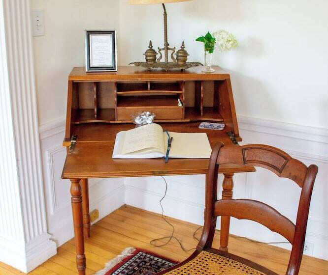 호텔 Blackberry River Inn