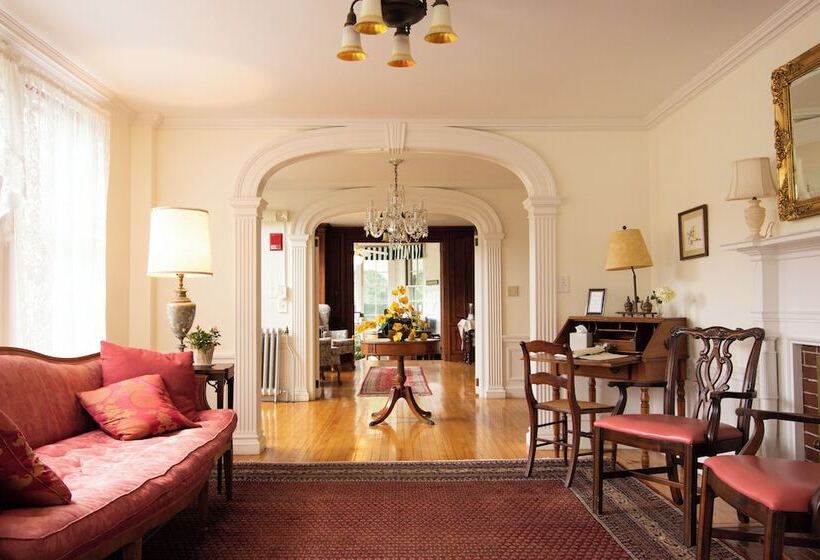 호텔 Blackberry River Inn