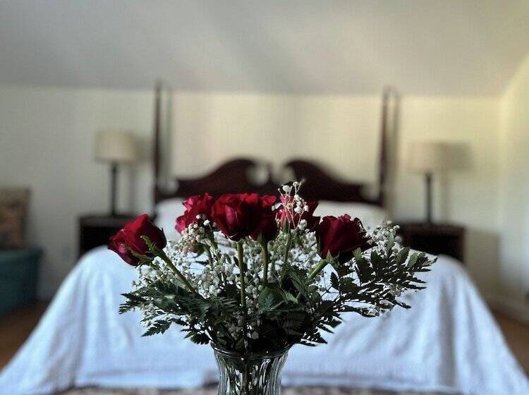 호텔 Blackberry River Inn