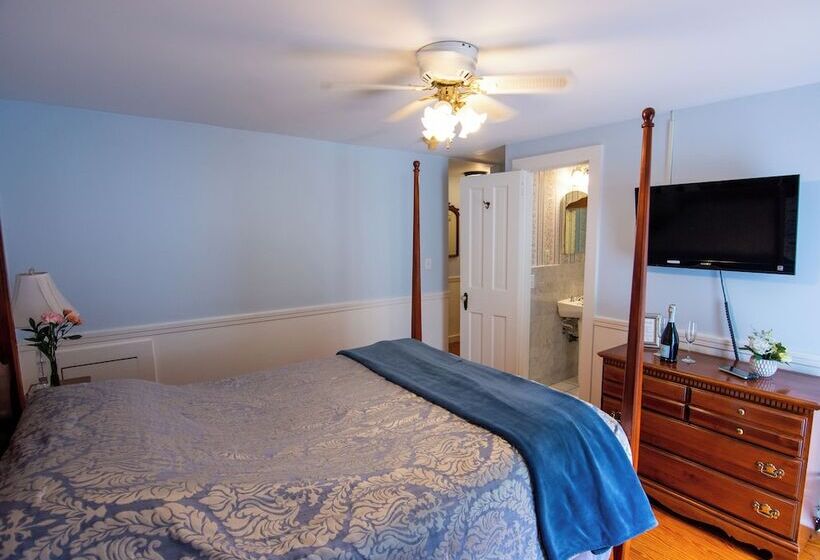 호텔 Blackberry River Inn