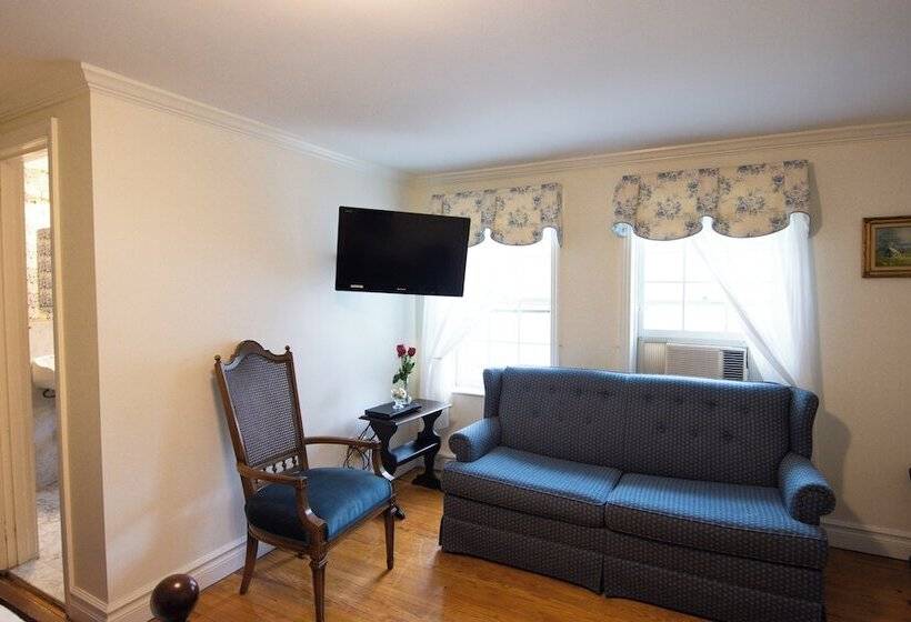 호텔 Blackberry River Inn