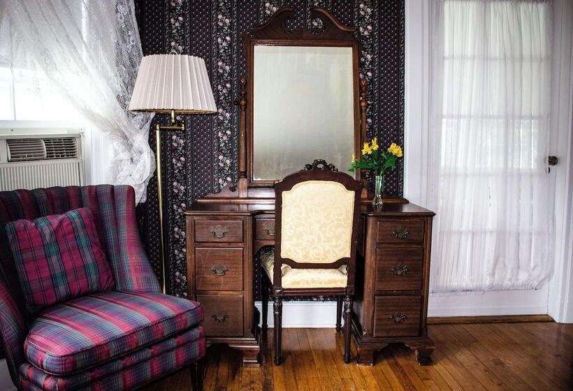 호텔 Blackberry River Inn