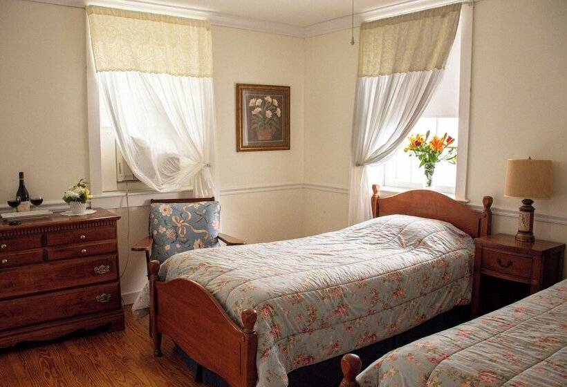 호텔 Blackberry River Inn