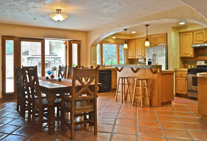 בית מלון כפרי Blue Iguana Inn