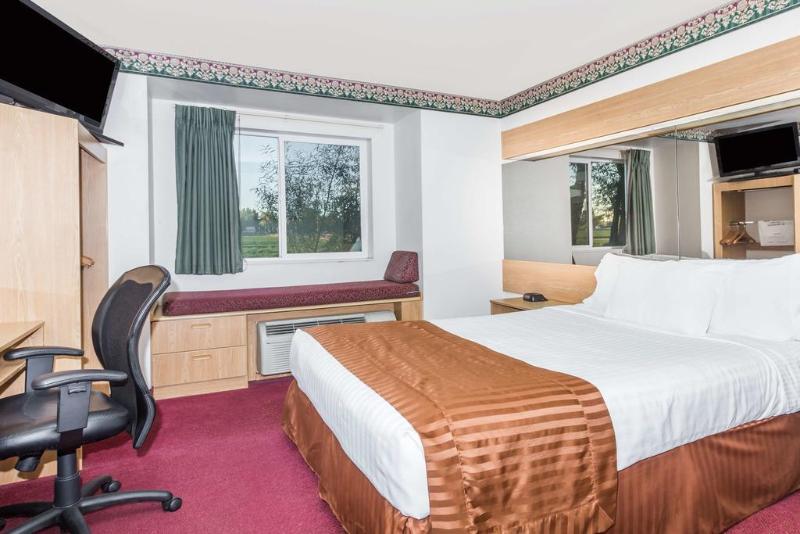 Boarders Inn & Suites By Cobblestone Hotels   Brush