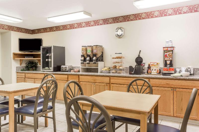 Boarders Inn & Suites By Cobblestone Hotels   Brush