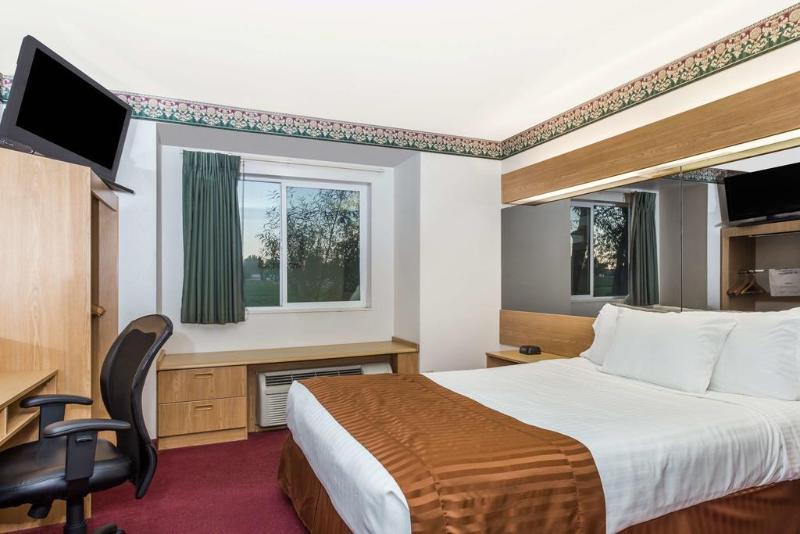 Boarders Inn & Suites By Cobblestone Hotels   Brush