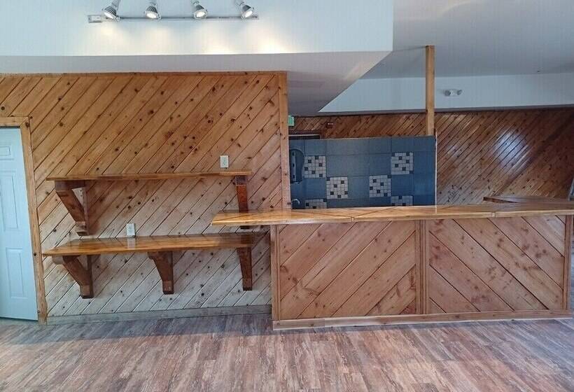 Boarders Inn & Suites By Cobblestone Hotels   Brush