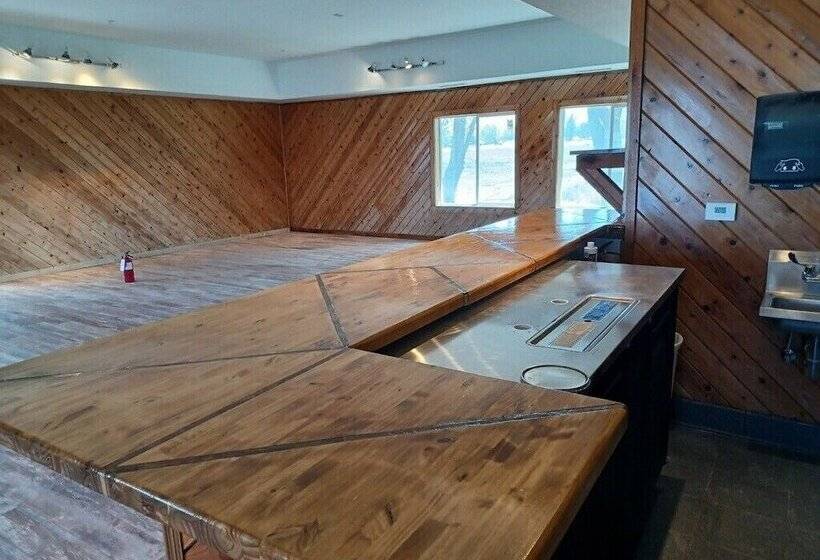 Boarders Inn & Suites By Cobblestone Hotels   Brush