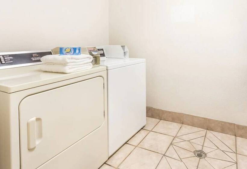 Boarders Inn & Suites By Cobblestone Hotels   Brush