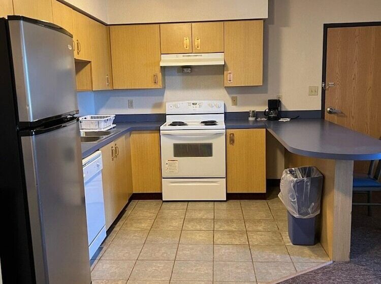 Boarders Inn & Suites By Cobblestone Hotels   Brush