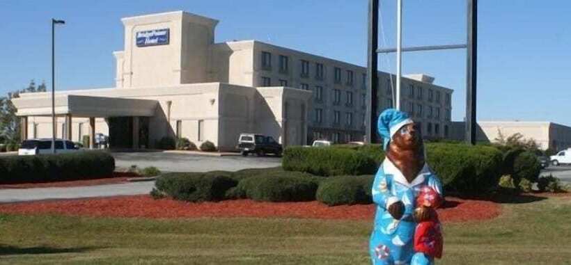 Bridgepointe Hotel & Marina