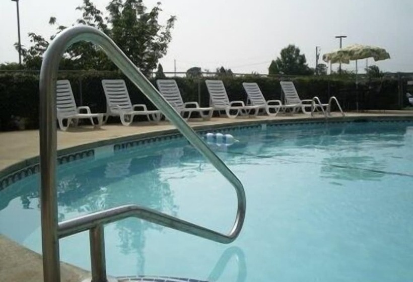 Bridgepointe Hotel & Marina