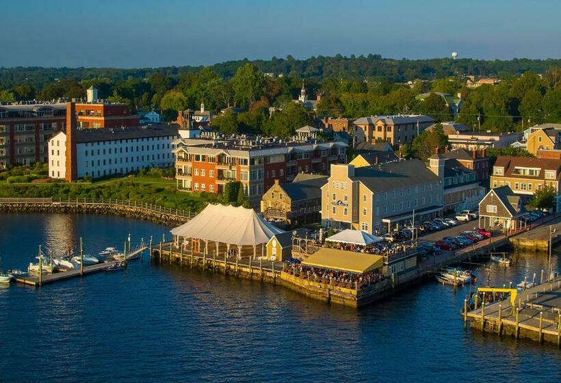 فندق Bristol Harbor Inn