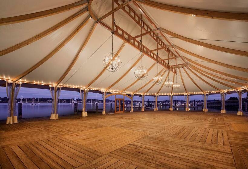 فندق Bristol Harbor Inn