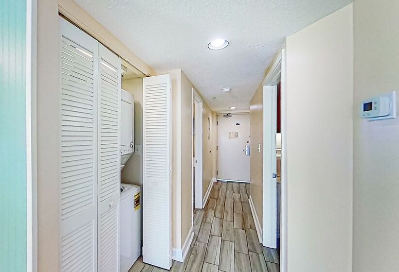 هتل Camelot By The Sea By Oceana Resorts