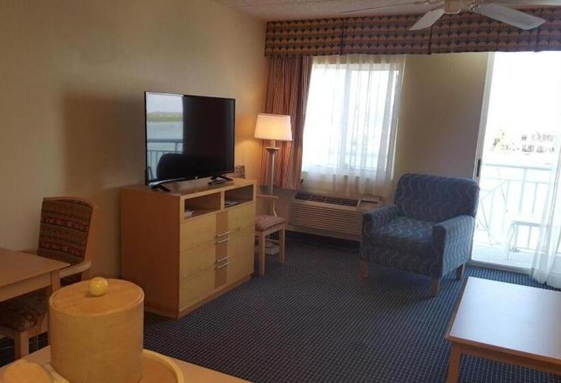 فندق Chart House Suites And Marina